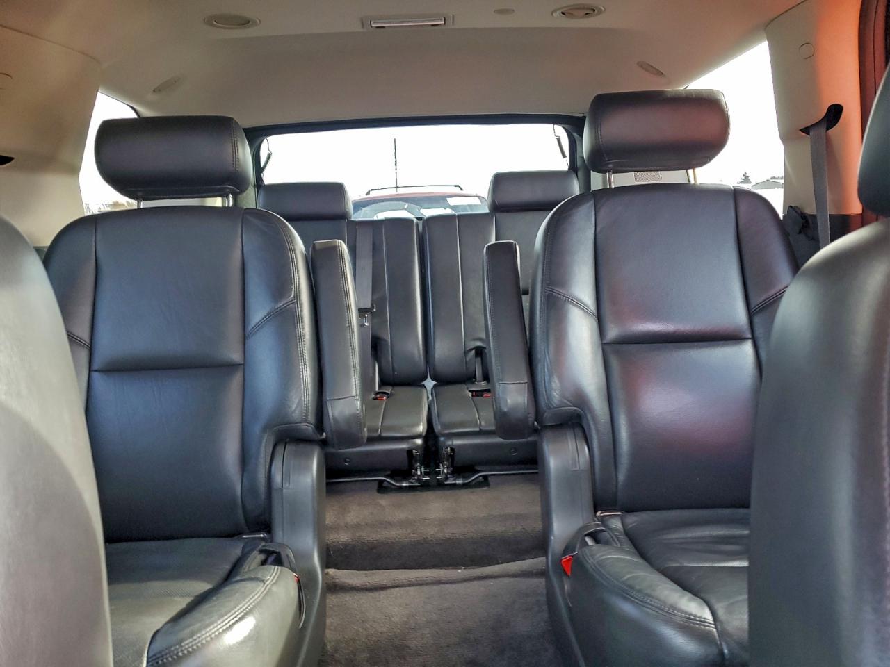 Cadillac Escalade Premium Image 13