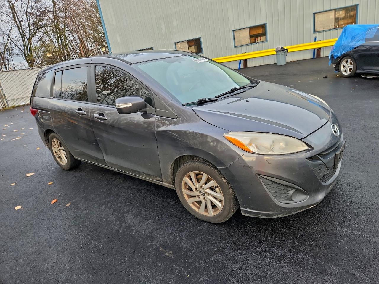 Mazda 5 Sport Image 4