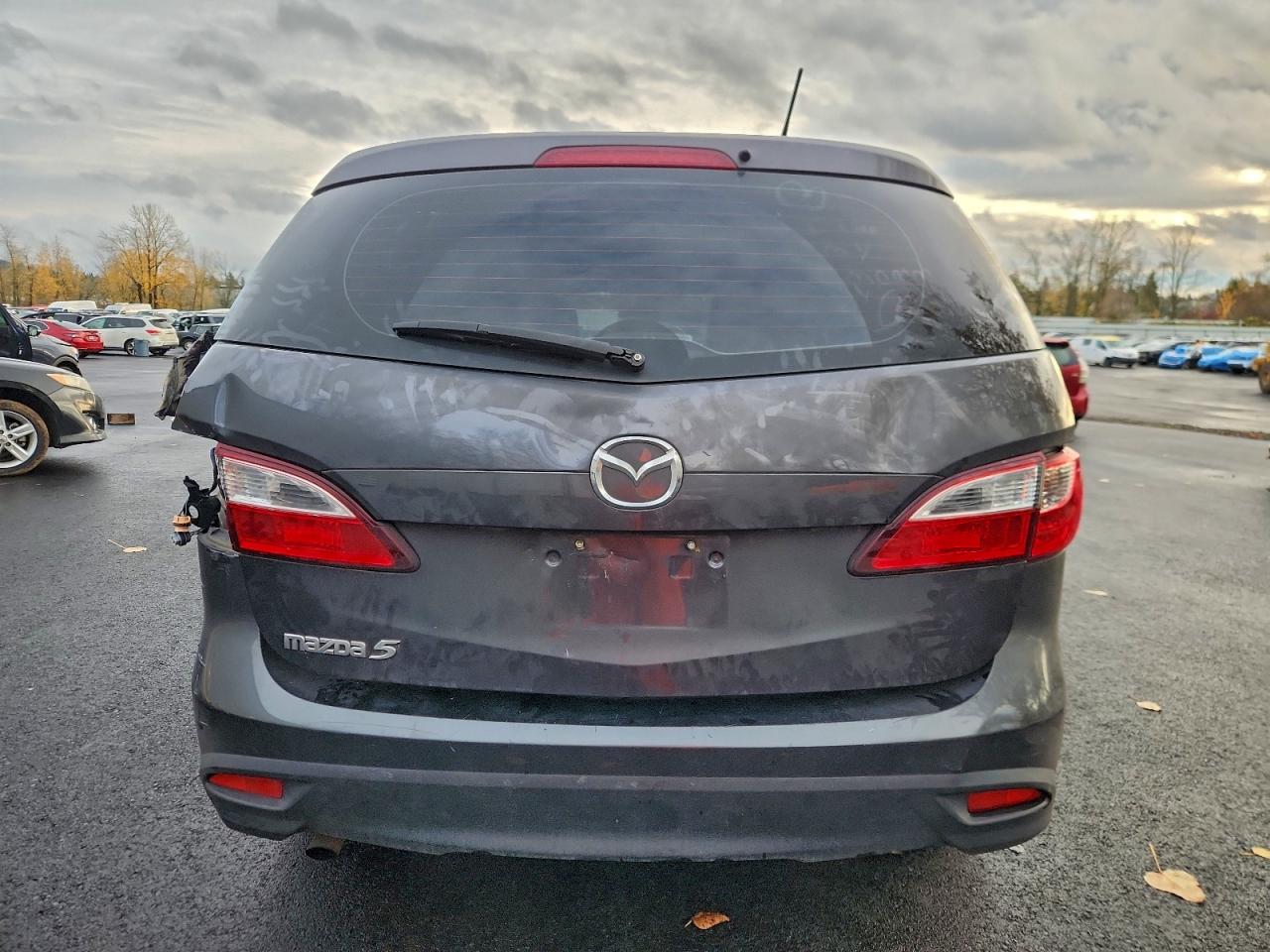 Mazda 5 Sport Image 6