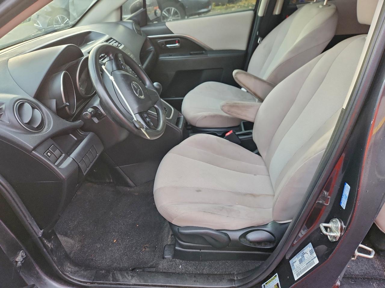 Mazda 5 Sport Image 3