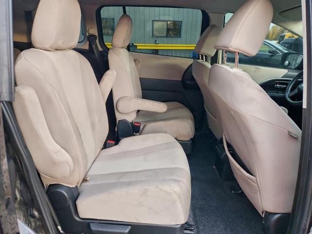 Mazda 5 Sport Image 5