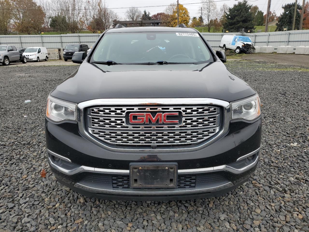 GMC Acadia Denali Image 11