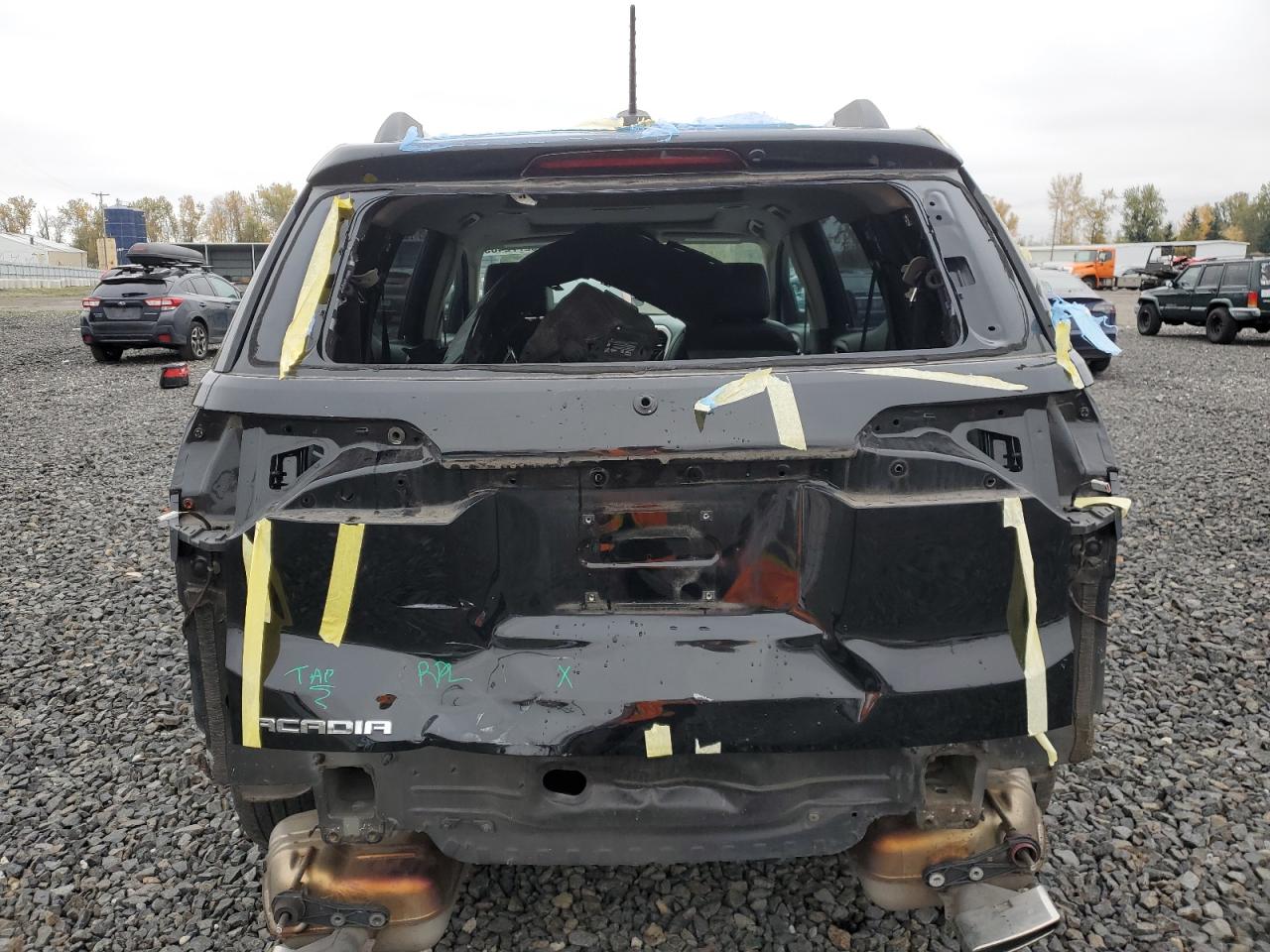 GMC Acadia Denali Image 12