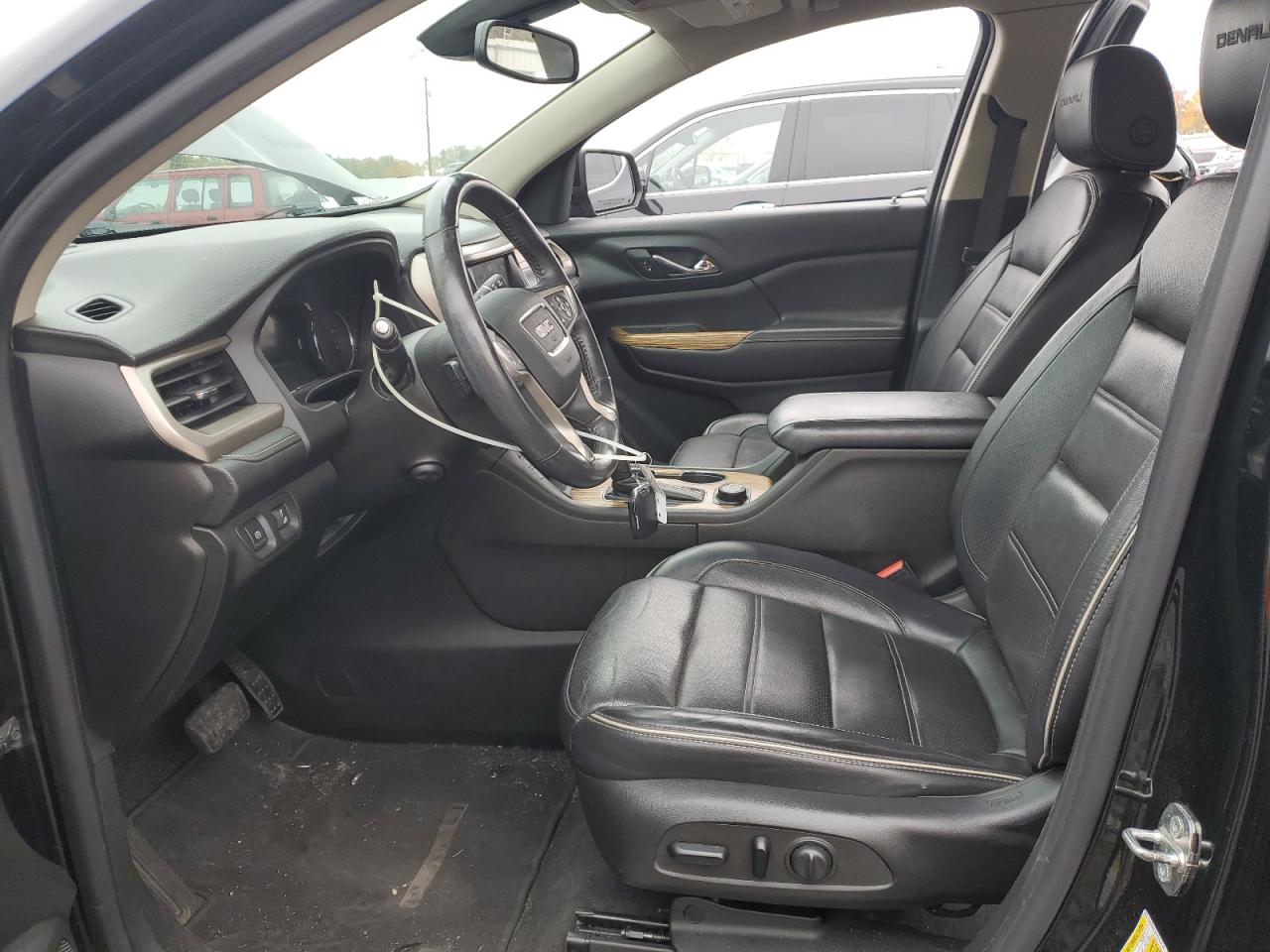 GMC Acadia Denali Image 2