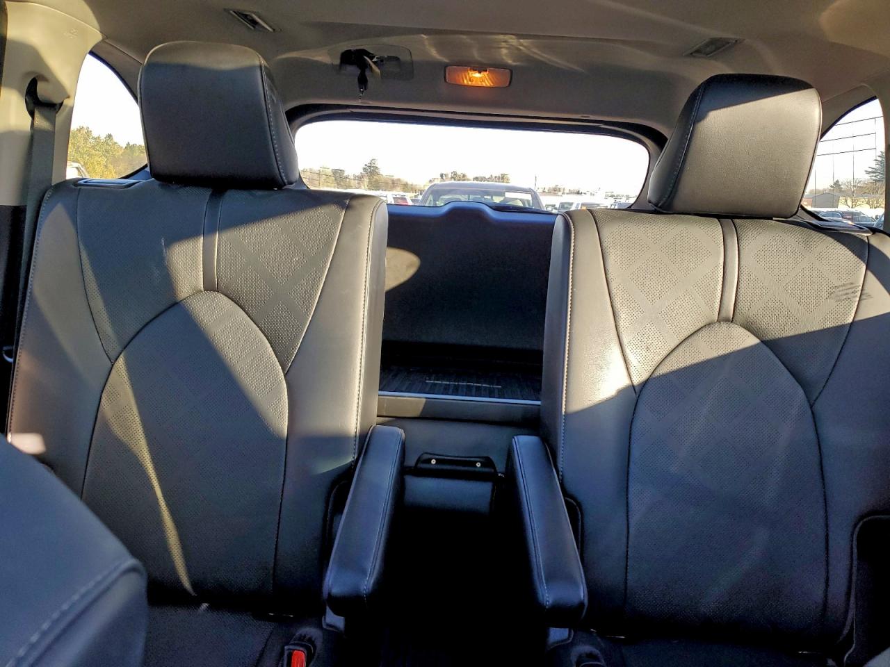 Toyota Highlander Hybrid Platinum Image 4