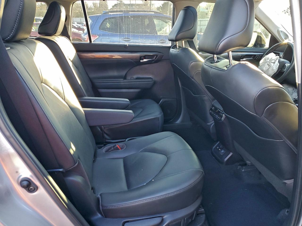 Toyota Highlander Hybrid Platinum Image 7