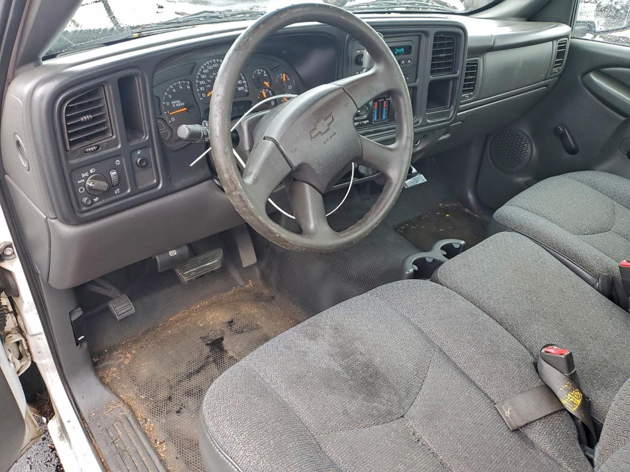 Chevrolet Silverado C1500 Classic Image 2