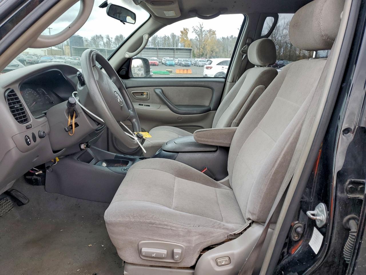 Toyota Sequoia Sr5 Image 2