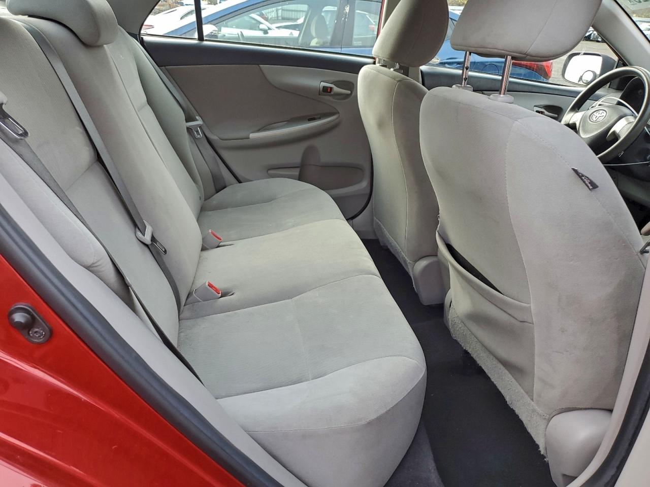 Toyota Corolla Base Image 7