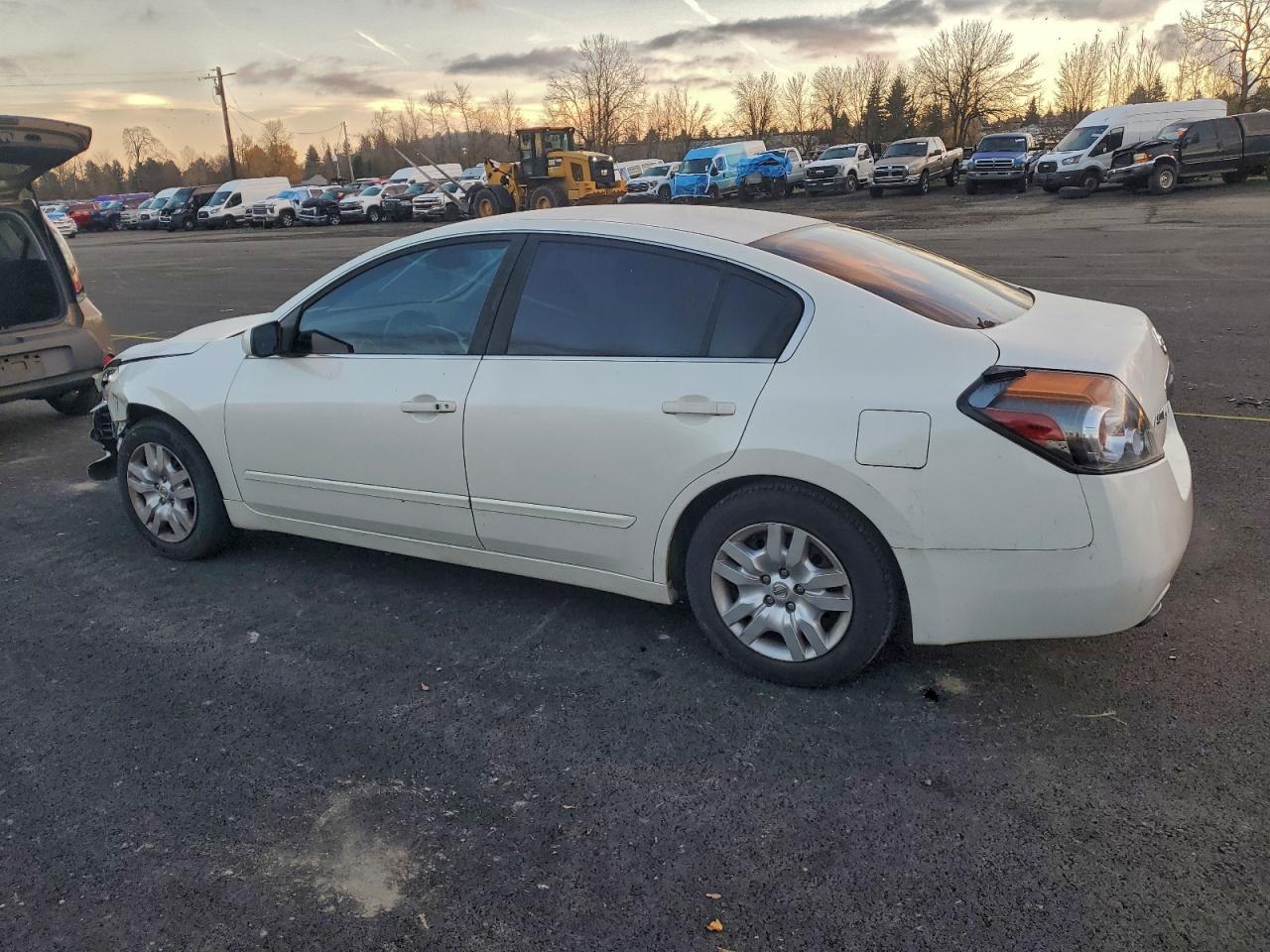 Nissan Altima Base Image 5