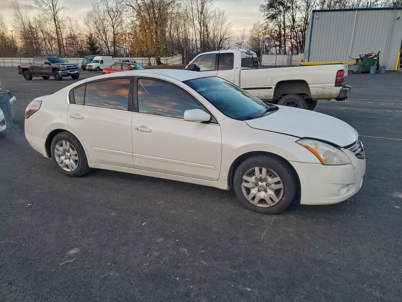 Nissan Altima Base Image 11