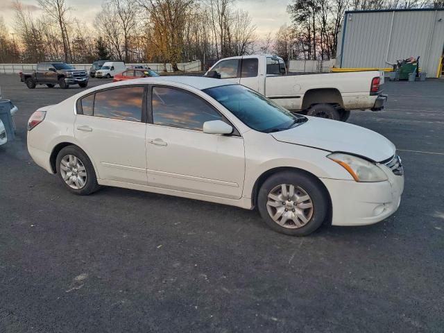 Nissan Altima Base Image 11