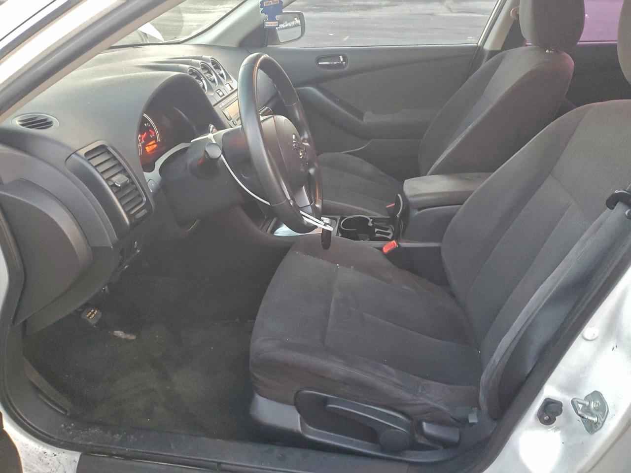 Nissan Altima Base Image 3