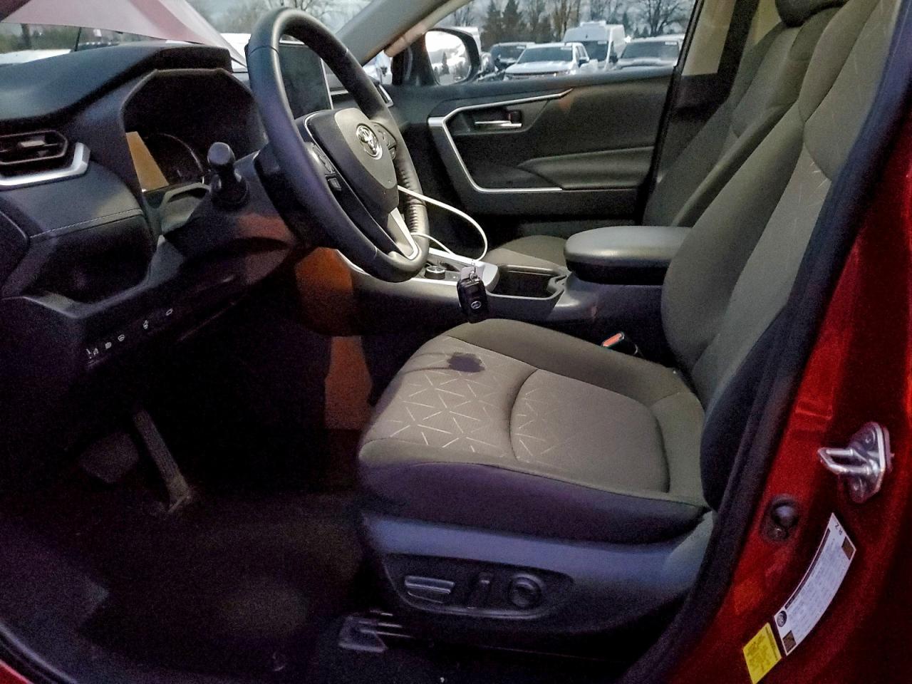 Toyota RAV4 Xle Image 5