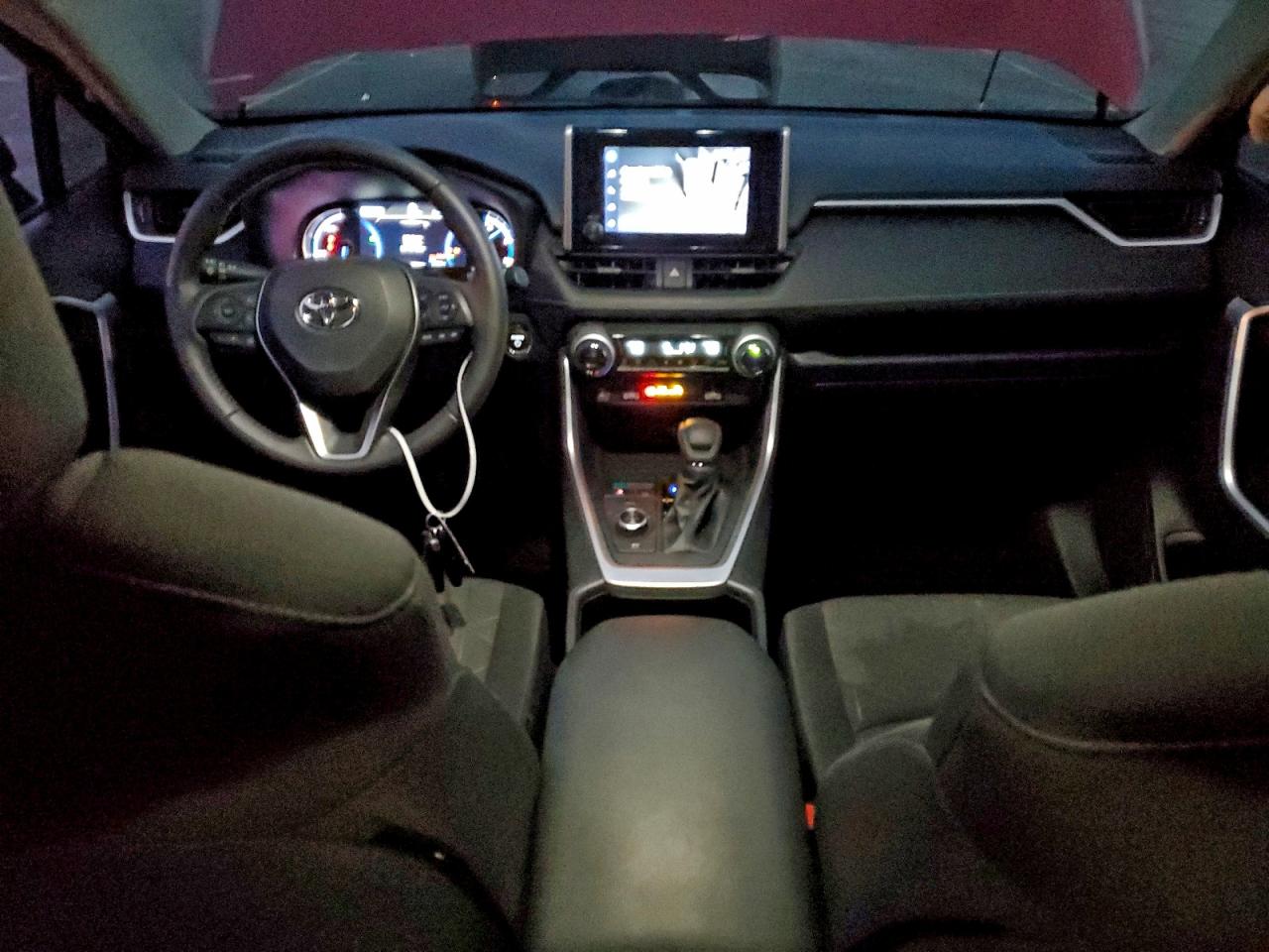 Toyota RAV4 Xle Image 8