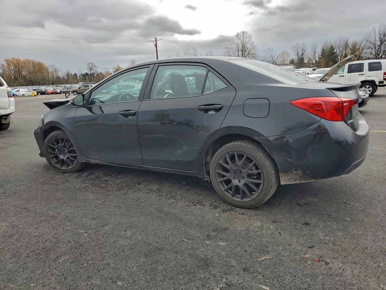 Toyota Corolla L Image 2