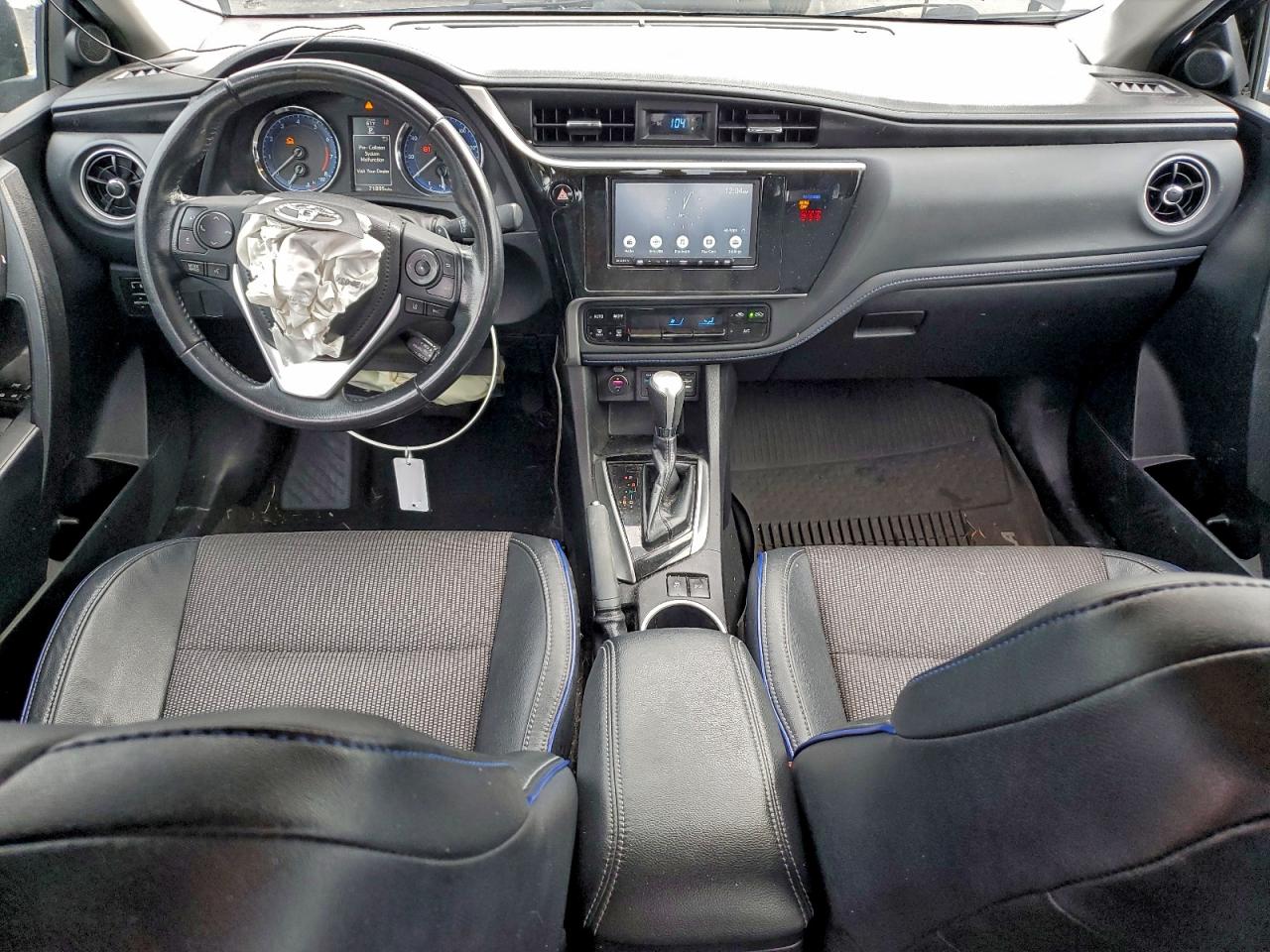 Toyota Corolla L Image 3