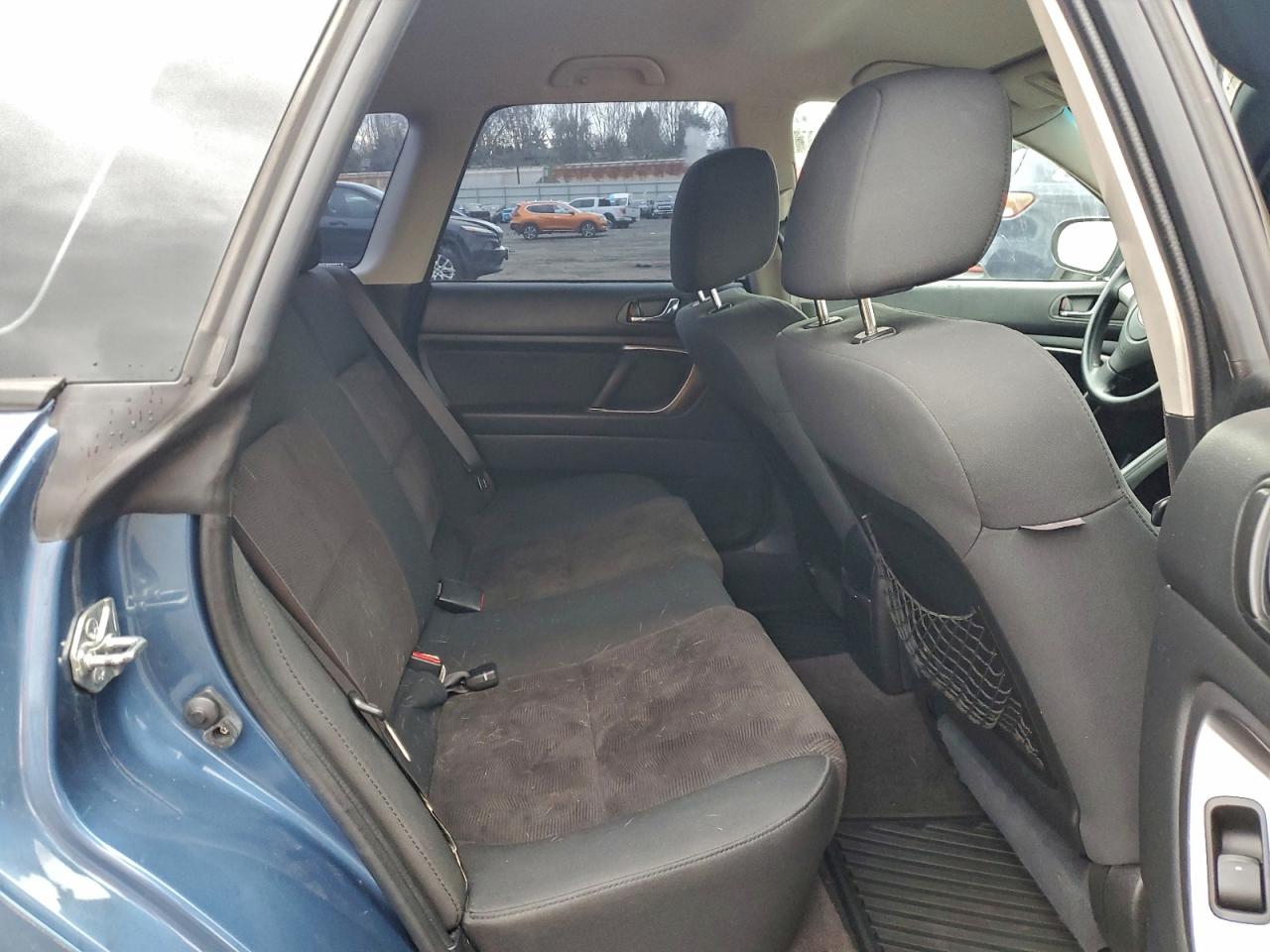 Subaru Outback 2.5i Image 5