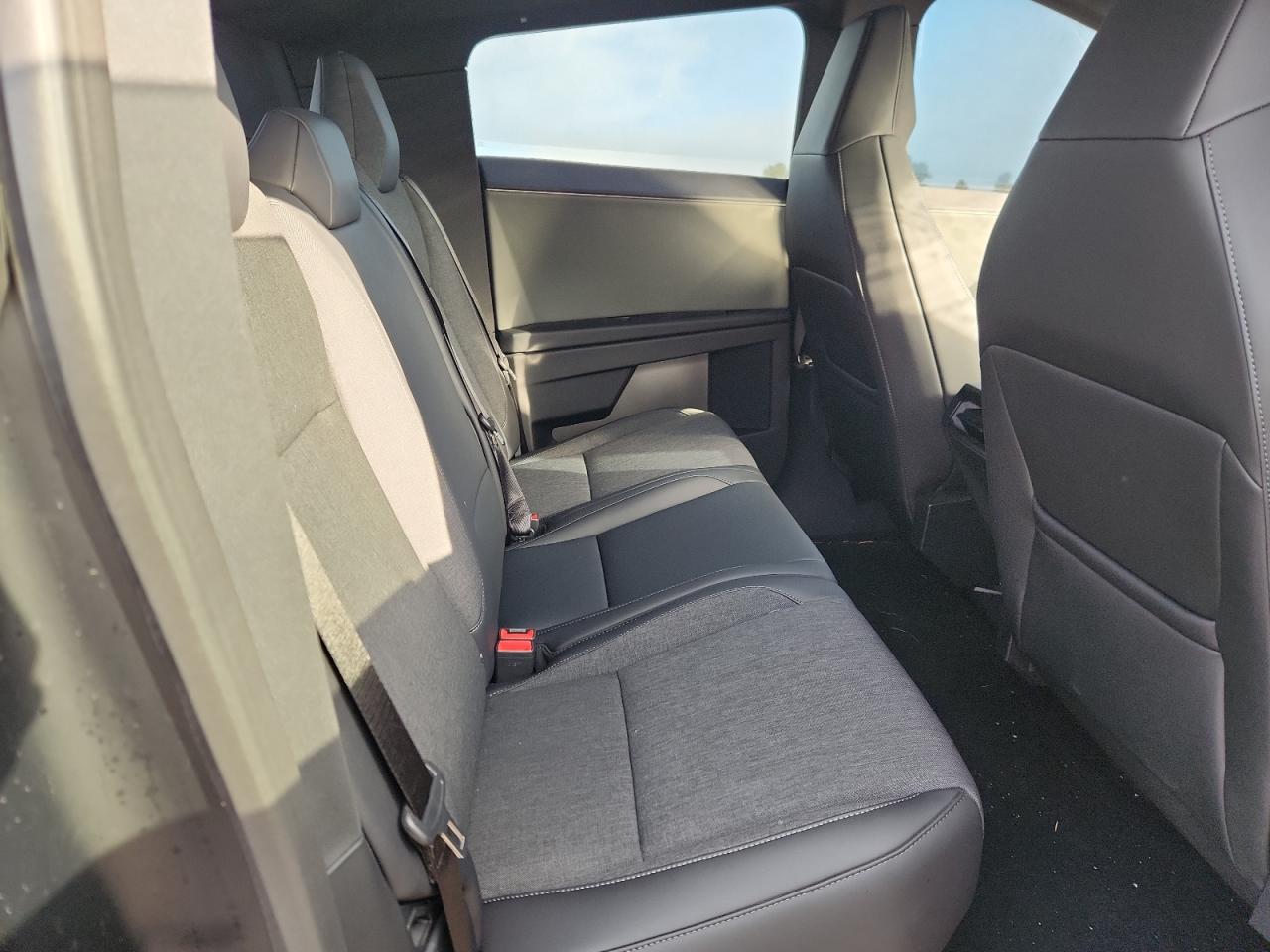 Tesla Cybertruck Image 13