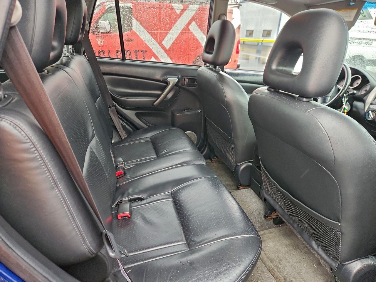 Toyota RAV4 Image 10