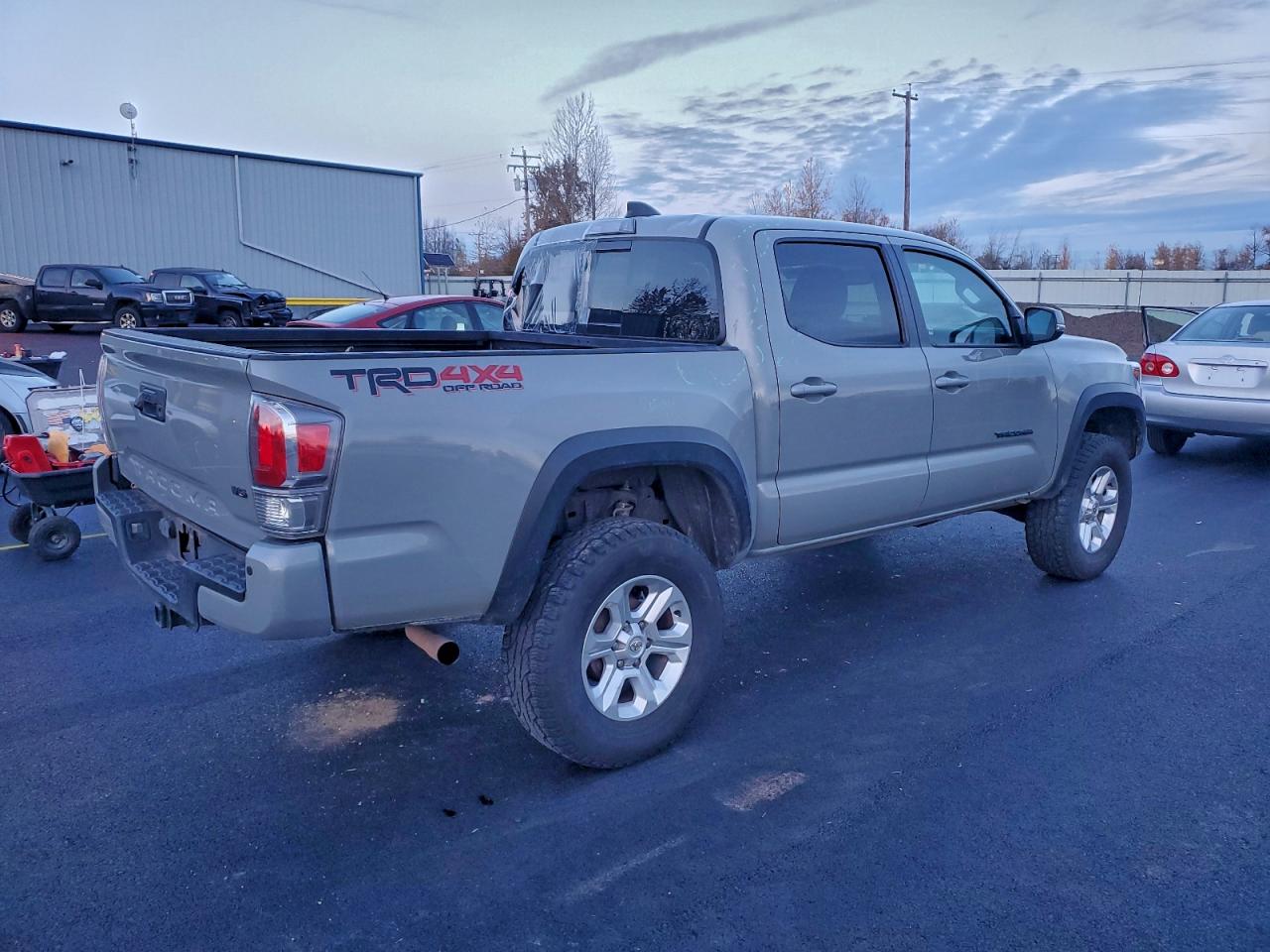 Toyota Tacoma Double Cab Image 12