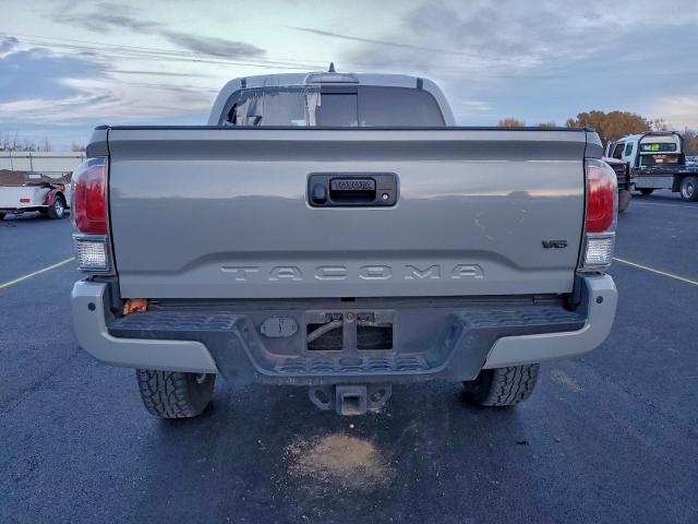 Toyota Tacoma Double Cab Image 8