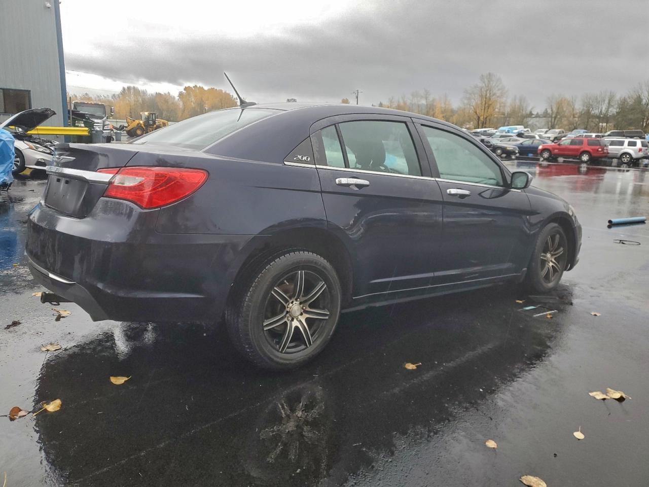 Chrysler 200 Limited Image 12