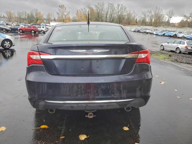 Chrysler 200 Limited Image 8