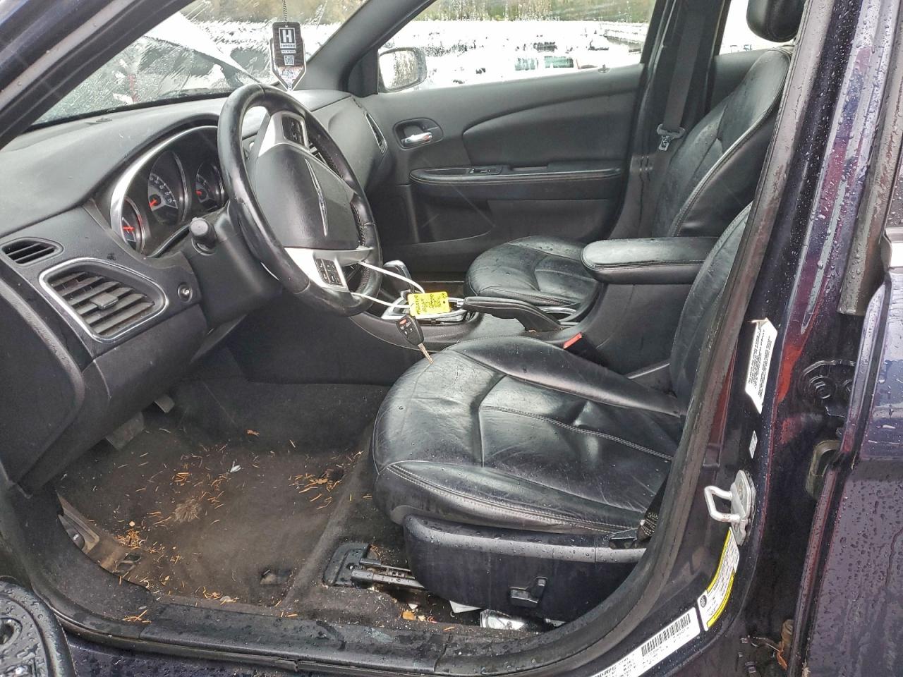 Chrysler 200 Limited Image 2