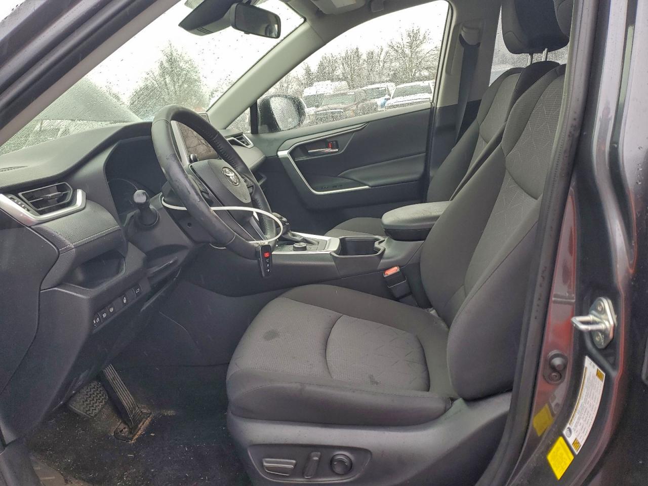 Toyota RAV4 Xle Image 13