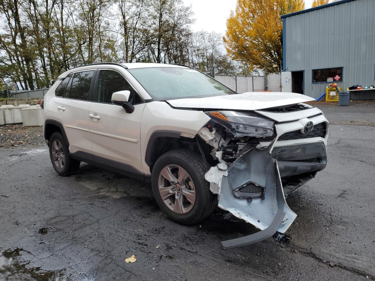 Toyota RAV4 Xle Image 4