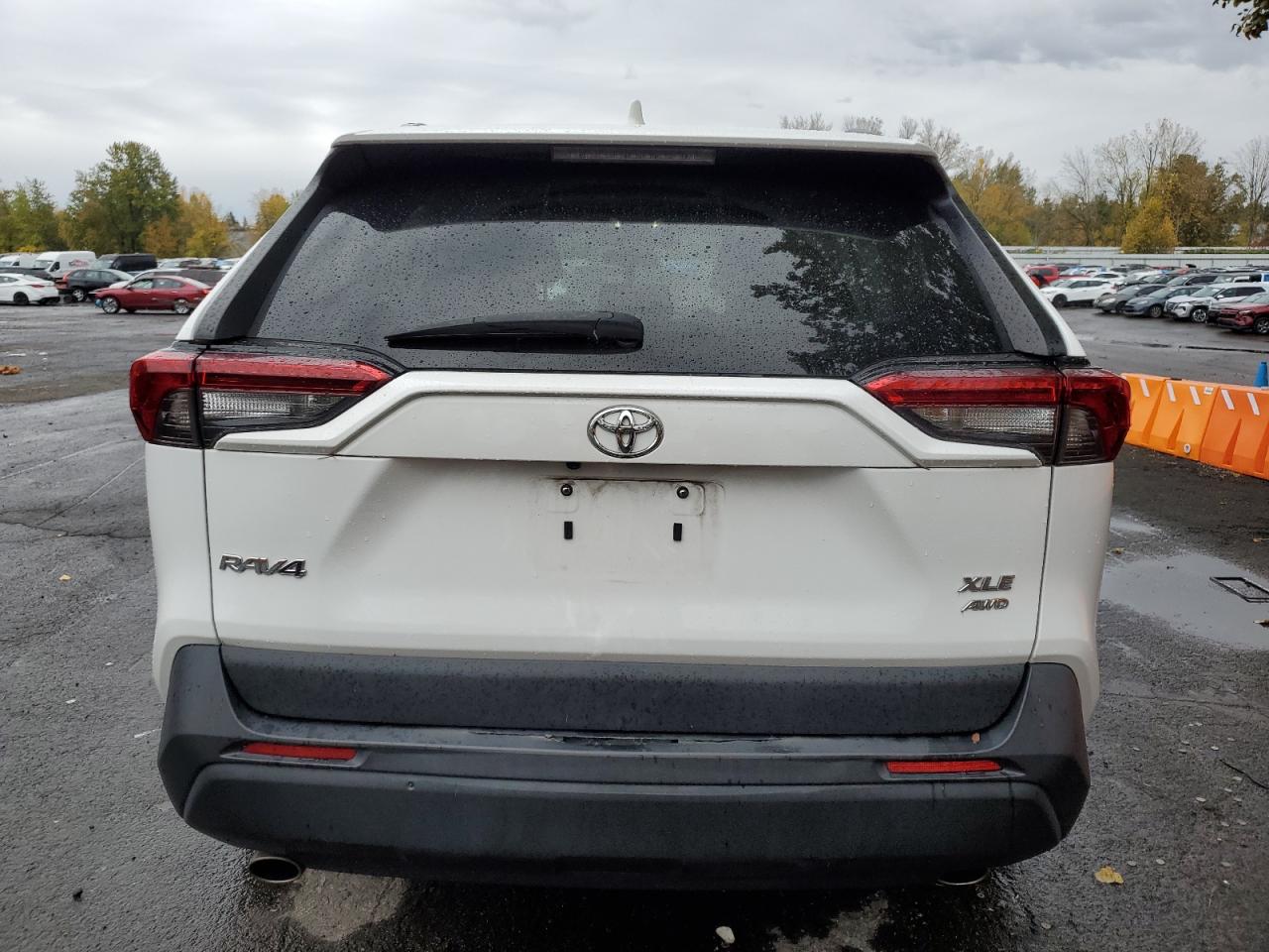 Toyota RAV4 Xle Image 11