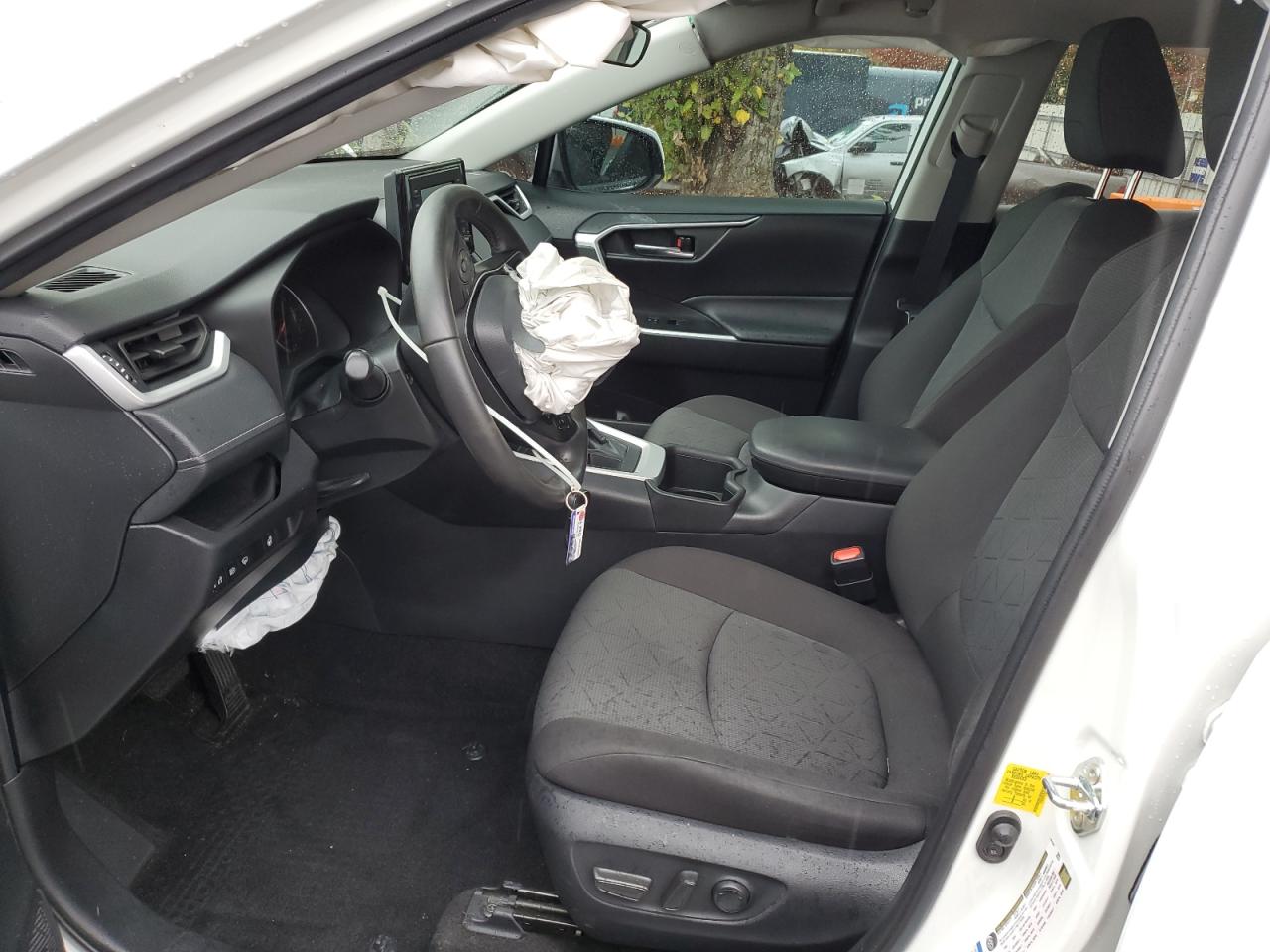 Toyota RAV4 Xle Image 8