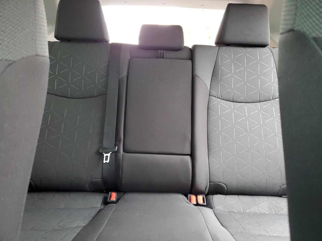 Toyota RAV4 Xle Image 2