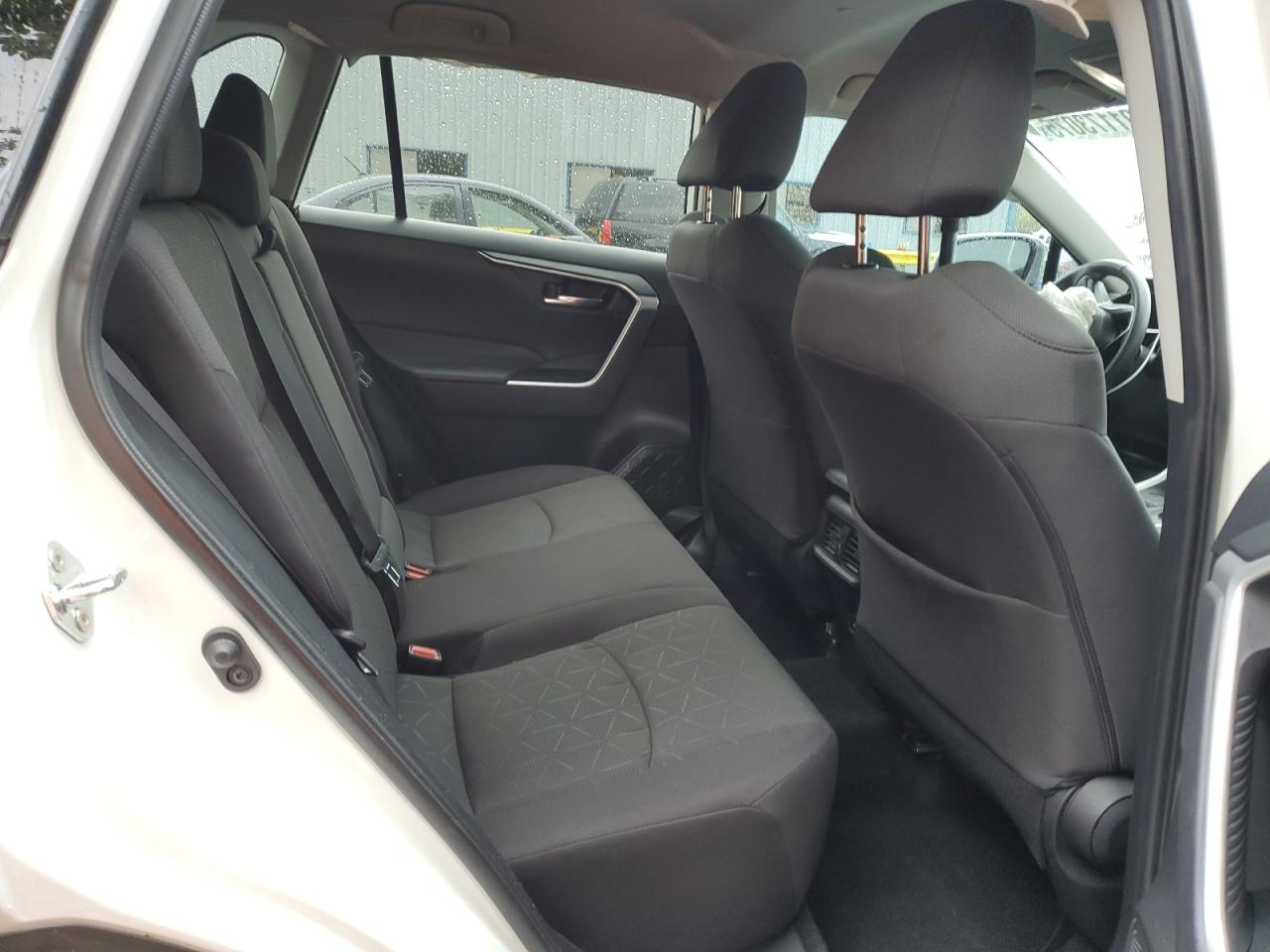 Toyota RAV4 Xle Image 13