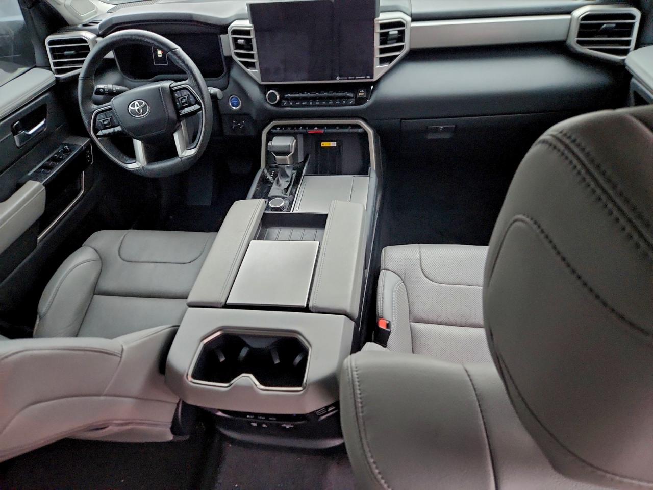 Toyota Sequoia Sr5 Image 2