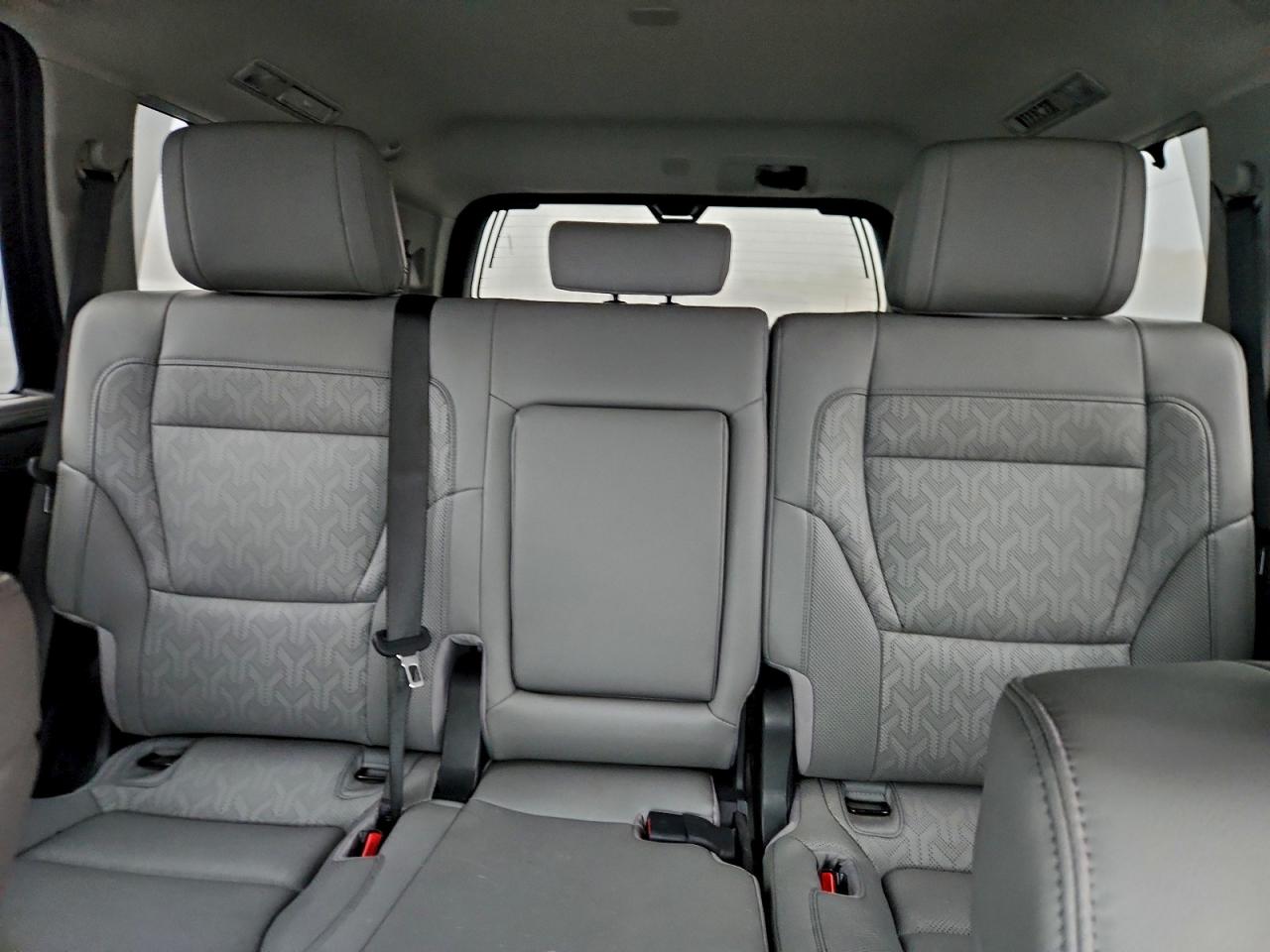 Toyota Sequoia Sr5 Image 9