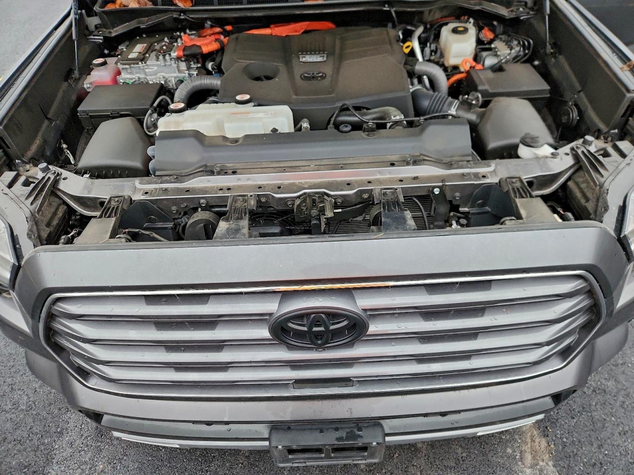 Toyota Sequoia Sr5 Image 8