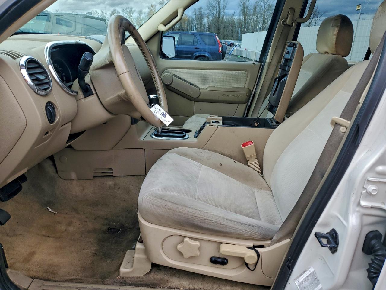 Ford Explorer Xlt Image 12