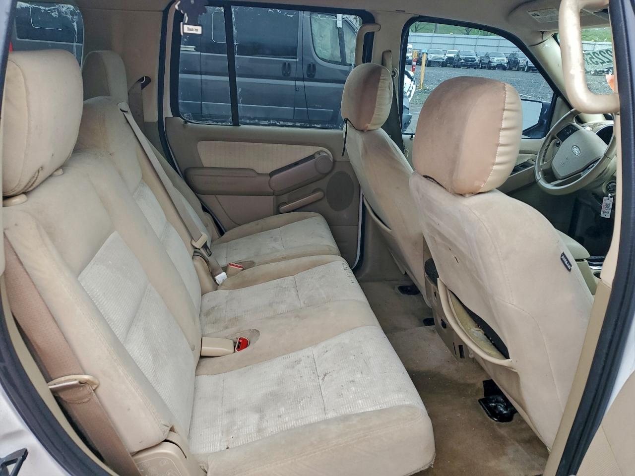 Ford Explorer Xlt Image 8