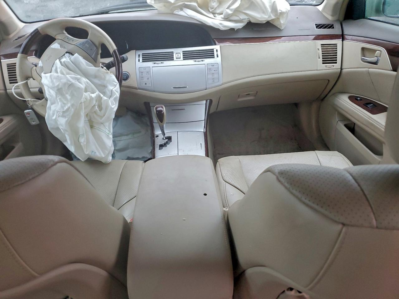 Toyota Avalon Xl Image 3