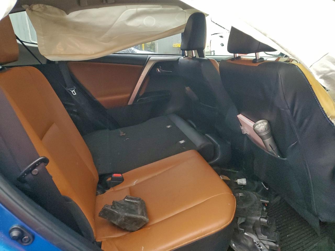 Toyota RAV4 Limited Image 6