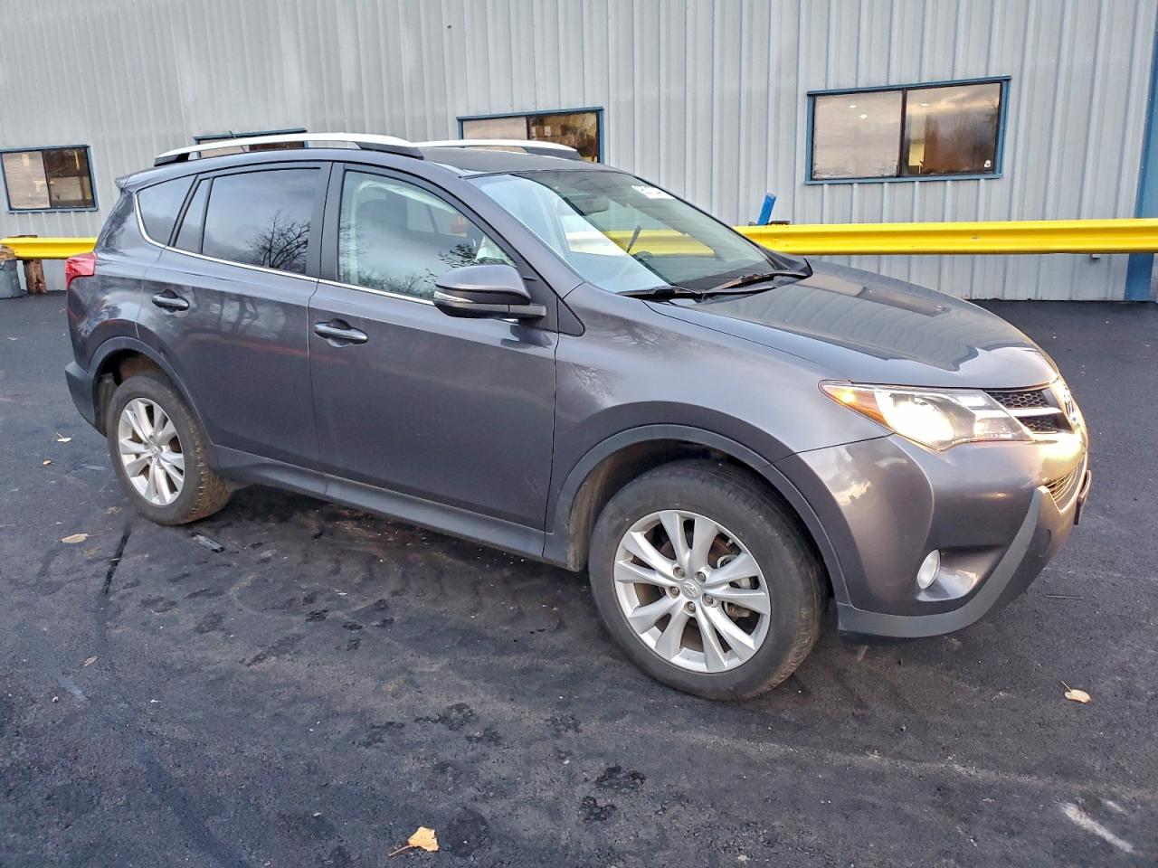 Toyota RAV4 Limited Image 3