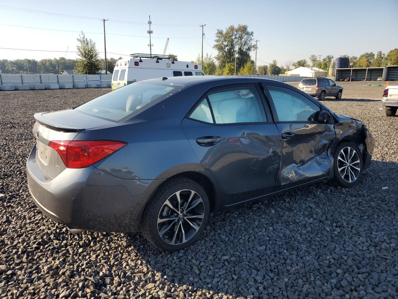 Toyota Corolla L Image 2