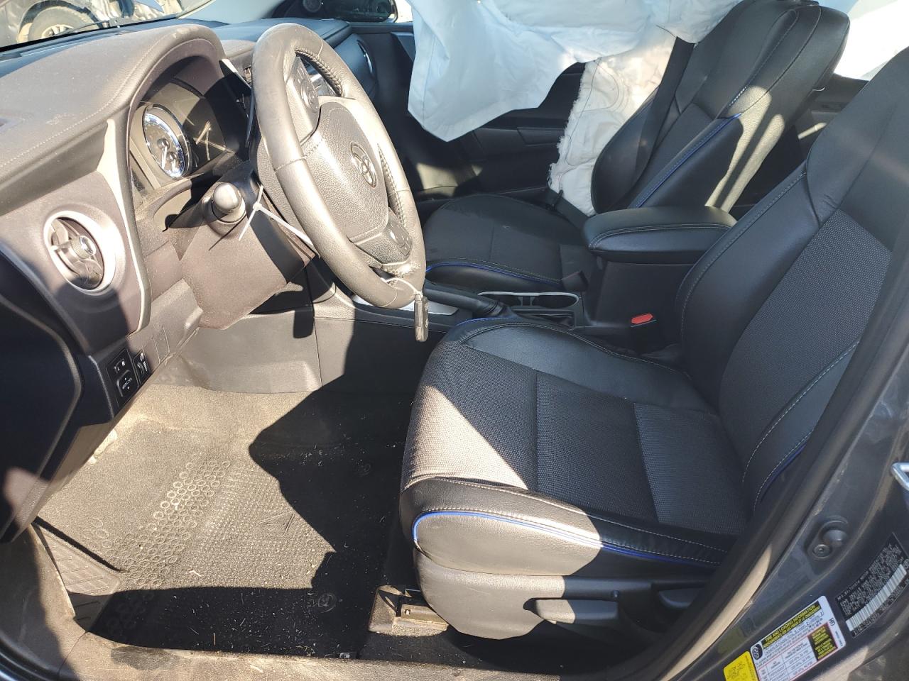 Toyota Corolla L Image 6