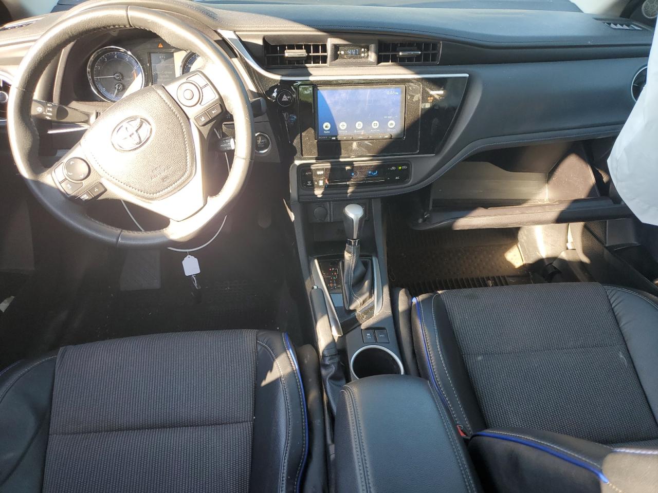 Toyota Corolla L Image 4