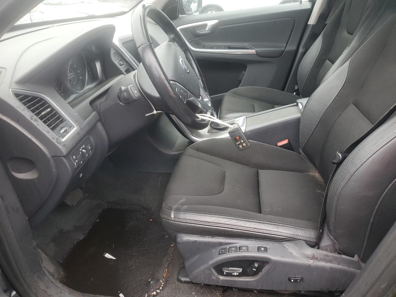 Volvo XC60 T5 Image 2