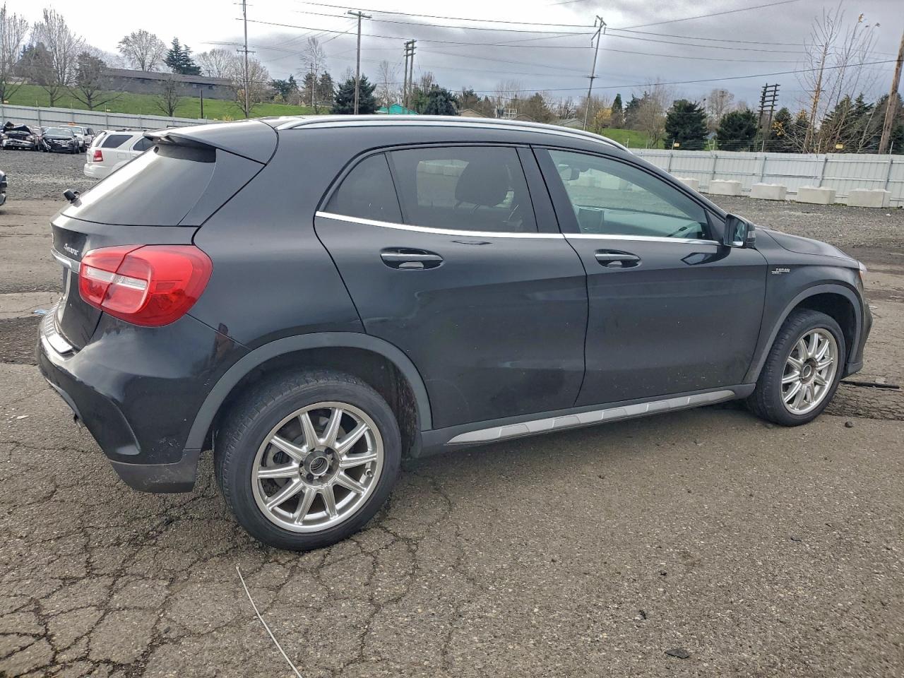 Mercedes-Benz GLA 250 4matic Image 4
