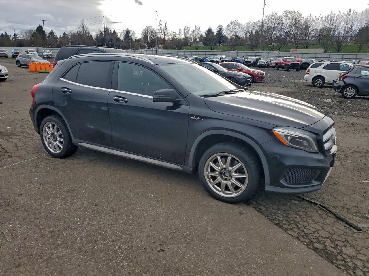 Mercedes-Benz GLA 250 4matic Image 5