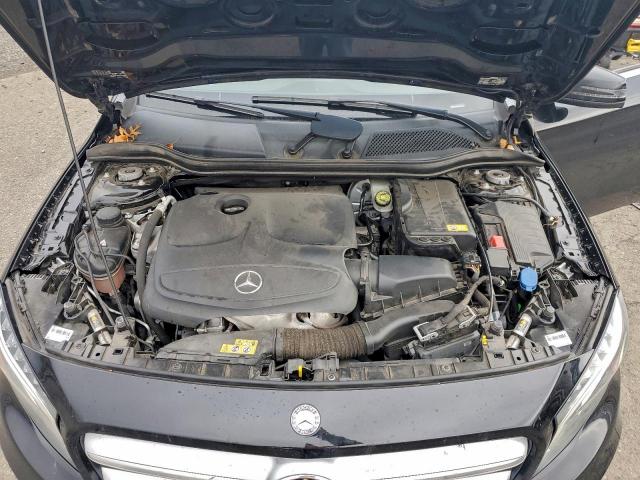 Mercedes-Benz GLA 250 4matic Image 11